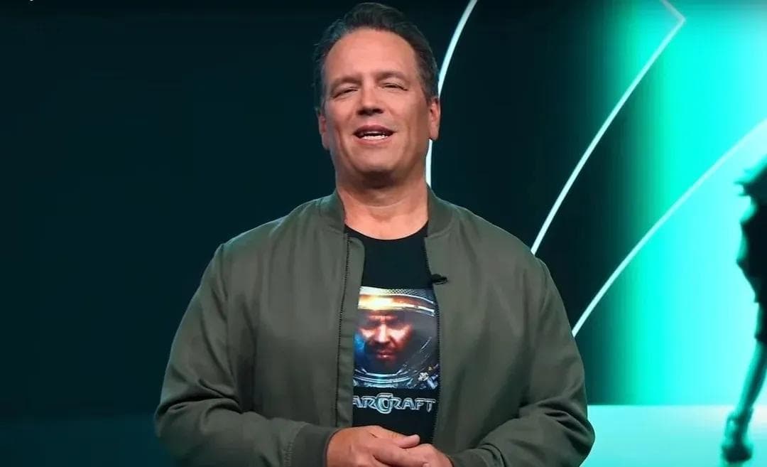 Phil Spencer e Sarah Bond saem do Xbox